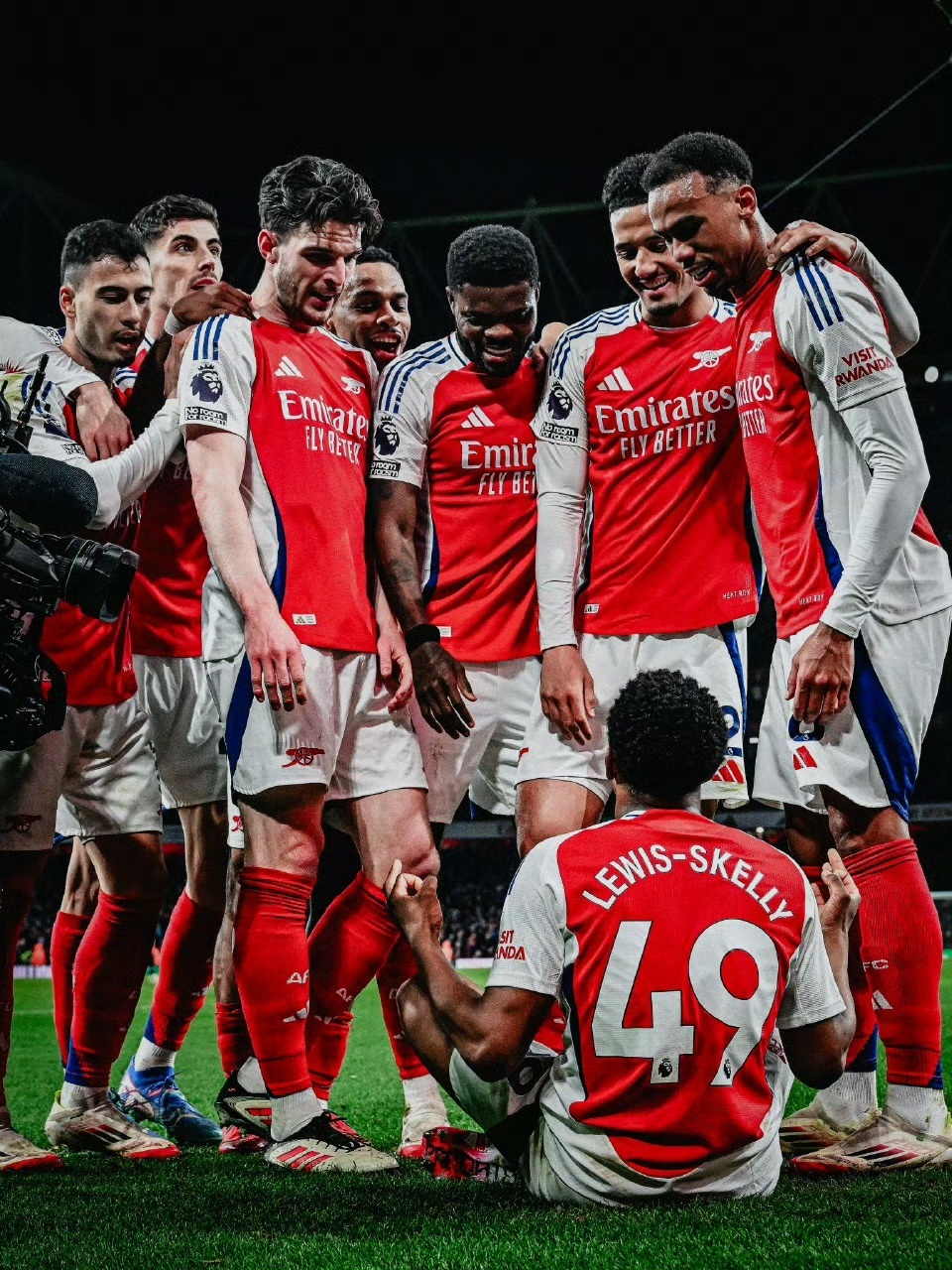 关于赛后巴黎圣日耳曼调整名单以备荷甲，内部沟通环节打磨，媒体盛赞，数据趋势出现新变化的信息